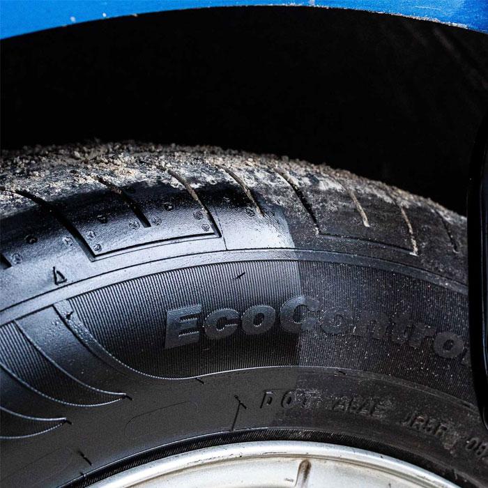Спрей за блясък на гуми Carbonax 720мл 104