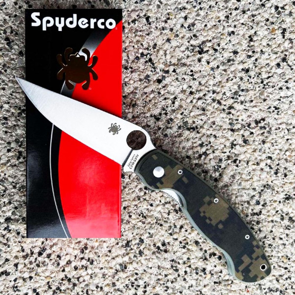 Сгъваем супер нож SPYDERCO CPM S30V MILITARY GREEN G10 дръжка, подаръчна кутия, BF22