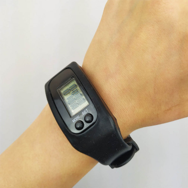 Спортна измервателна гривна Strap с петцифрен екран LCD и множество функции - лека и удобна