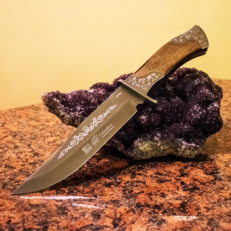 Бутиков ловен нож COLUMBIA USA XF66 FLOWERS дръжка орех-полимер и кания за колан