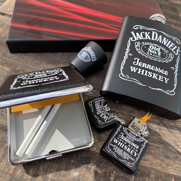 Стилен подаръчен комплект JACK DANIELS - манерка за алкохол, чашка, кожена табакера и запалка DJH1388