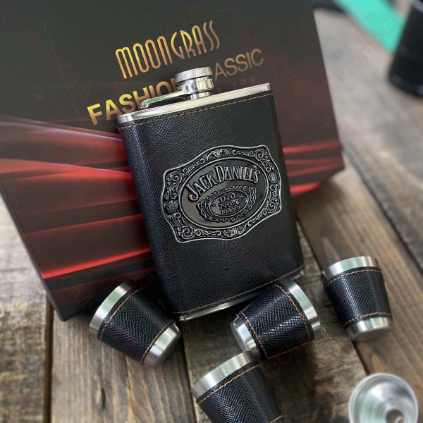 Стилен подаръчен комплект JACK DANIELS - манерка за алкохол, чашки и фунийка DJH1089