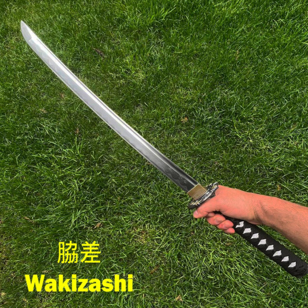 Японски самурайски меч WAKIZASHI SAKURA NO HANA, ЗАТОЧЕНО острие от въглеродна стомана, дървена кания и луксозна кутия