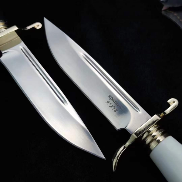 Руски нож ФИНКА, стомана 440C, кожена кания  за колан, цвят ЧЕРЕН