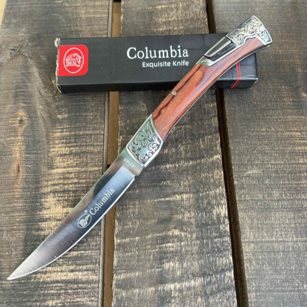 Сгъваем ловен нож Columbia A3165 WOOD, стомана 440, гравирана дръжка и подаръчна кутия