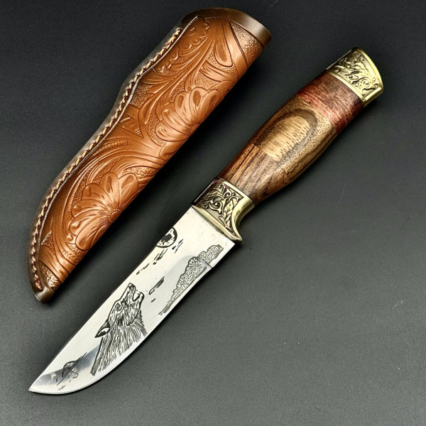 Класически ловен нож DER HUNT WOLF, стомана 65x13, 56 HRc, махагон и месинг, телешка кания