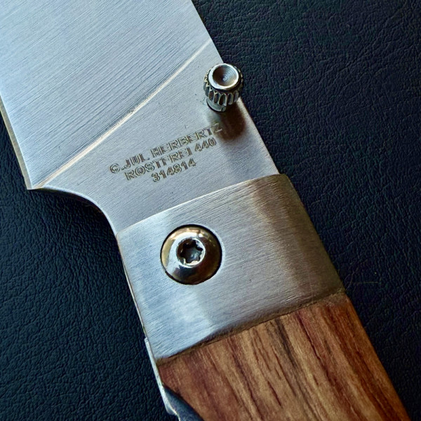 Голям сгъваем къмпинг нож Magnum Outdoor Herbertz 440 by Boker, стомана 7Cr17MoV, дръжка от американски лешник