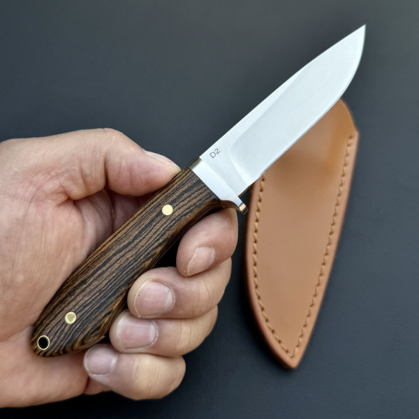Компактен немски ловен нож Der HUNT 125 Compact D2, дръжка венге, кожена кания