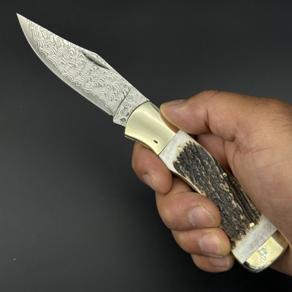 Сгъваем немски ловен нож Der HUNT МК-5, дамаска стомана VG10/69L, месинг и чирени еленов рог