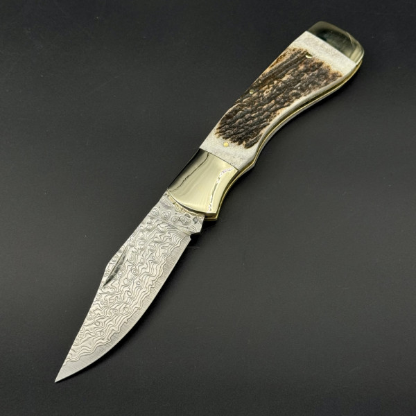 Сгъваем немски ловен нож Der HUNT МК-5, дамаска стомана VG10/69L, месинг и чирени еленов рог