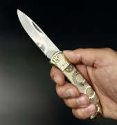 Светещ сгъваем немски ловен нож SHAMAN МК-8, стомана 5Cr13, гравиран месинг и светещи полимерни чирени