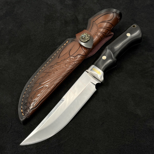 Огромен ловен нож DER HUNT 756, фултанг стомана 9Cr13Mov, дръжка махагон, гард стомана и месинг, кожена кания