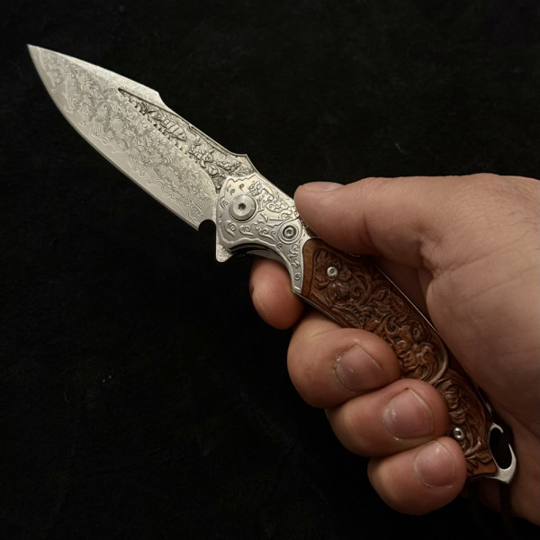 Полуавтоматичен сгъваем ТОП нож JAP SKULL DAMASKUS МК-17 с палец за отваряне, стомана VG10 damask, дръжка от гравиран махагон, кобур