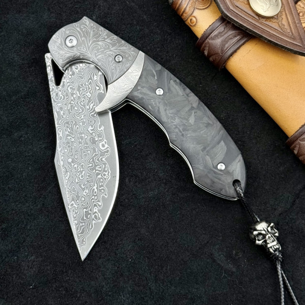 Полуавтоматичен сгъваем ТОП нож JAP SKULL DAMASKUS МК-14 с палец за отваряне, стомана VG10 damask, дръжка от черно пустинно дърво, кобур