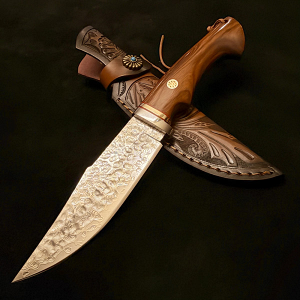 Немски ловен нож Der HUNT 626 DAMASKUS, стомана VG10 67 слоя, дръжка орех, кожена кания