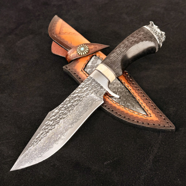 Агресивен японски ловен нож NIKASHI TIGER DAMASKUS, дамаска стомана VG10/96 слоя, дръжка махагон, кожена кания SNAKE