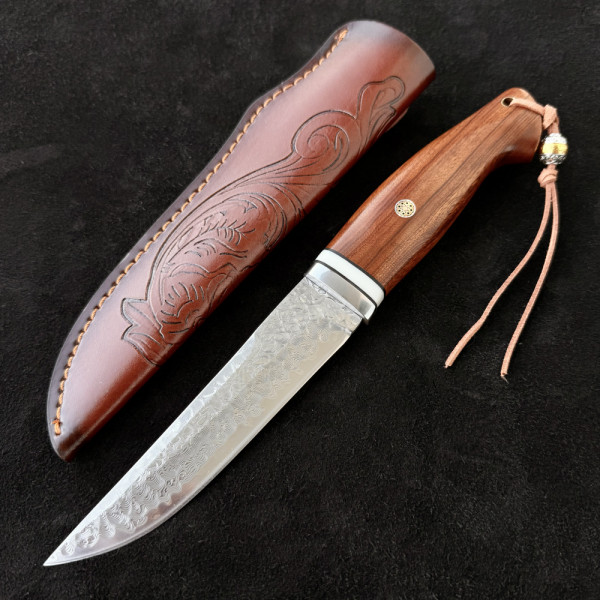 Немски ловен нож Der HUNT 636 DAMASKUS, стомана VG10 67 слоя, дръжка орех, кожена кания