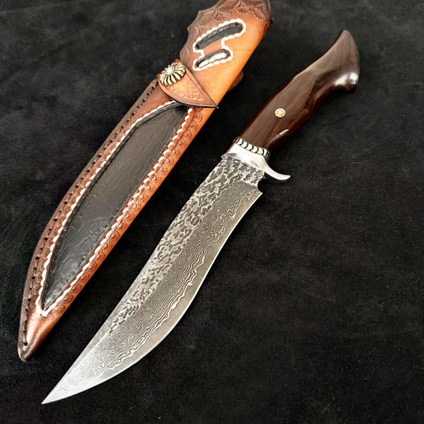 Qпонски ловен нож NIKASHI ORIENT DAMASKUS, дамаска стомана VG10/96 слоя, дръжка махагон, кожена кания