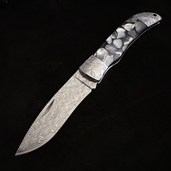 Сгъваем немски ловен нож Der HUNT МК-11 PEARL, дамаска стомана VG10/69L, седефена дръжка